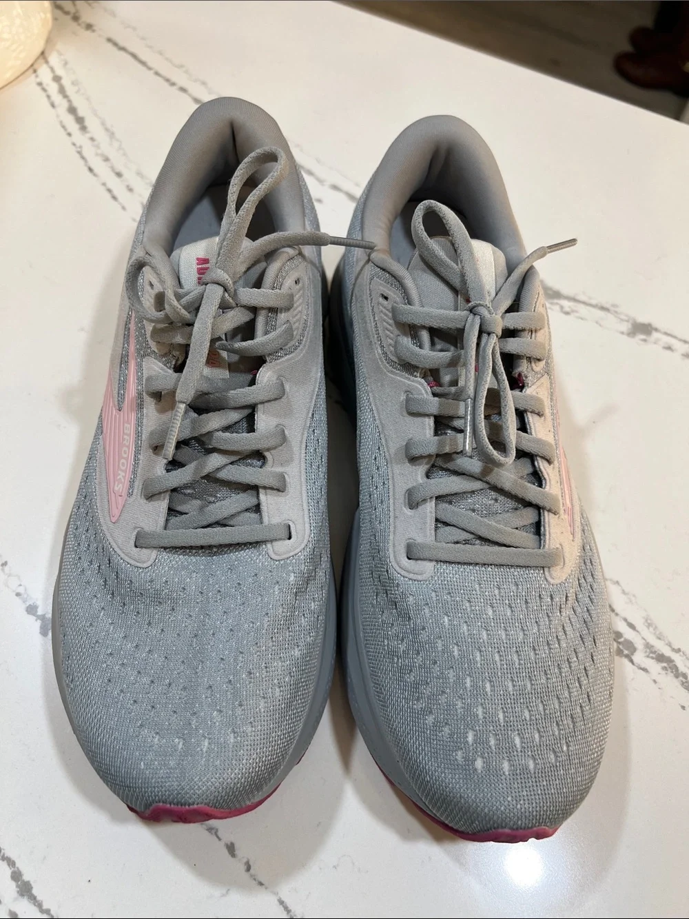 Brooks Women's Gray and Pink Low-Profile Running Sneakers size W10